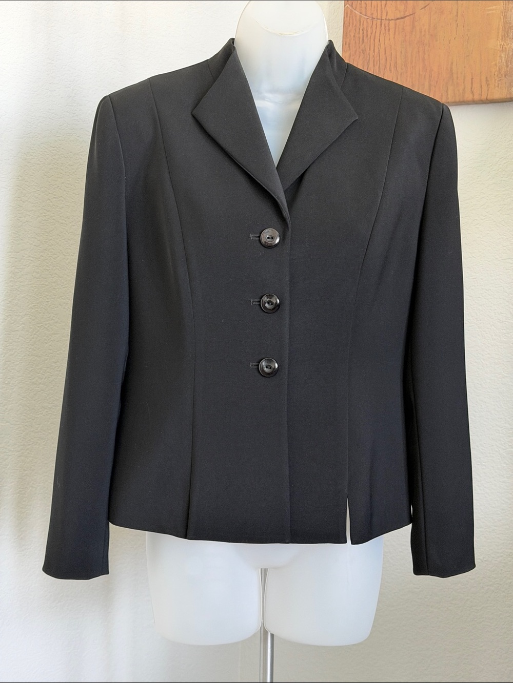 Le Suit Black Women's Tailored Three-Button Blazer 8P